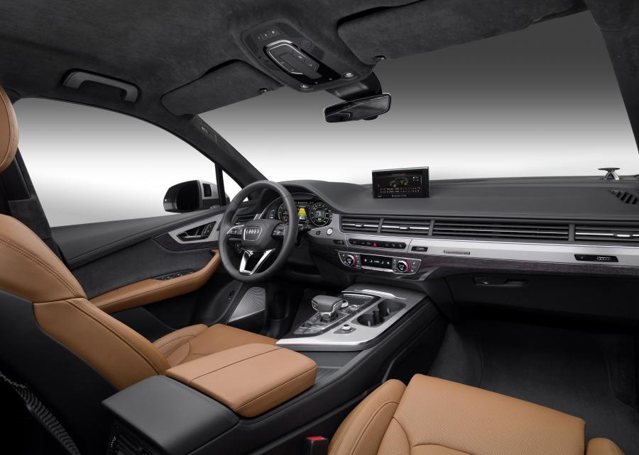 Интерьер Audi Q7 e-tron TDI Quattro (4M) 2016 года  (WW) (фото 8 из 33)